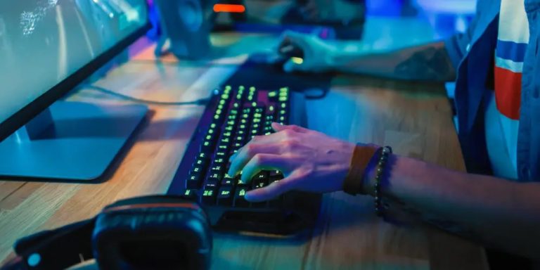 كيفية اللعب بالفأرة ولوحة مفاتيح والألعاب التي تدعم الماوس والكيبورد على ps4