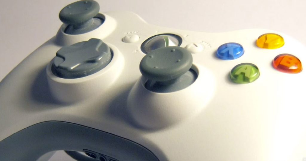 أفضل 5 أدوات وقبضات تحكم في عالم الألعاب حتى الآن! xbox 360 controller microsoft أفضل 5 قبضات تحكم العاب الفيديو