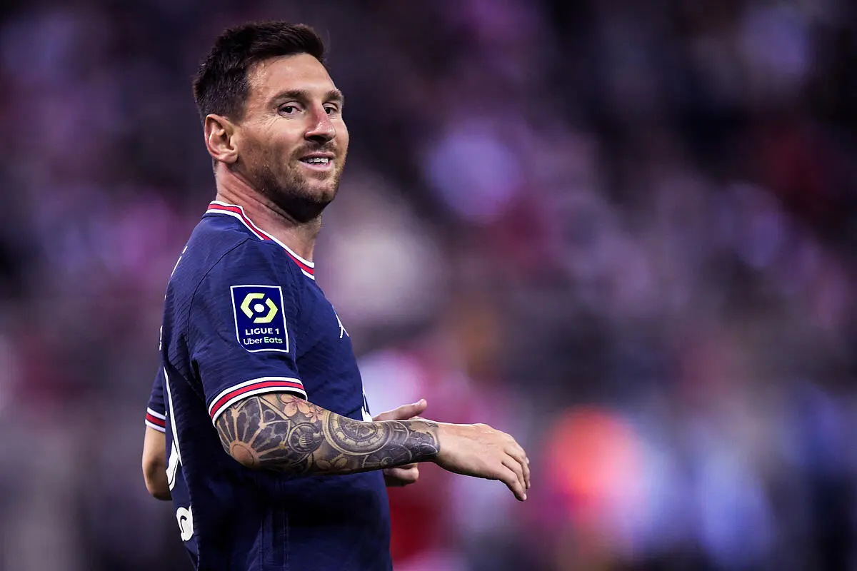 دليل FIFA 23 : أفضل 100 لاعب وتقييمهم