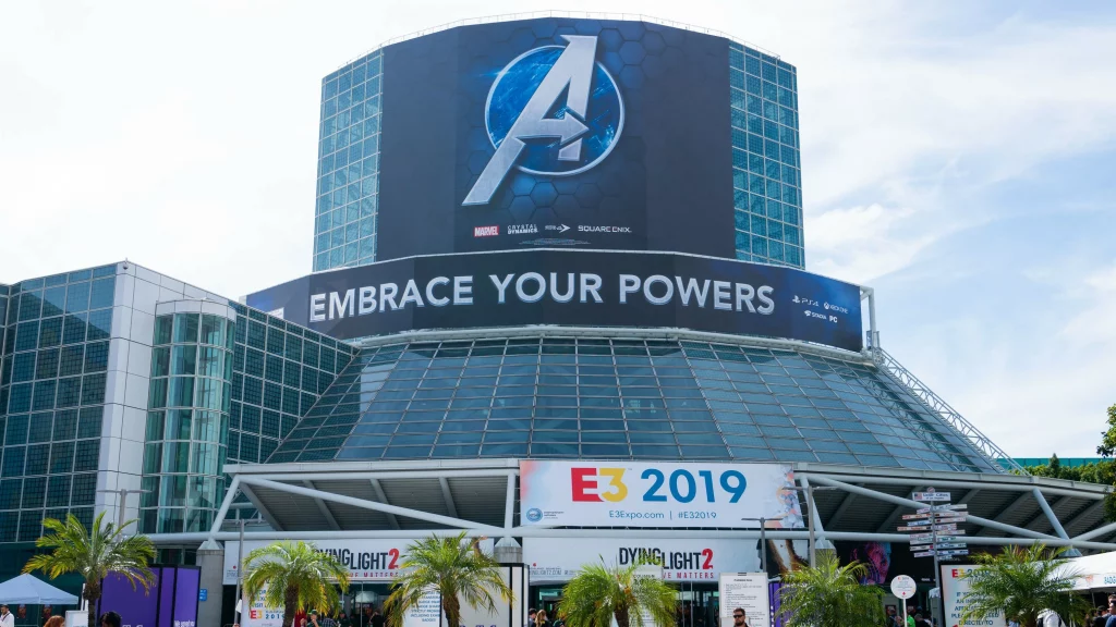 E3