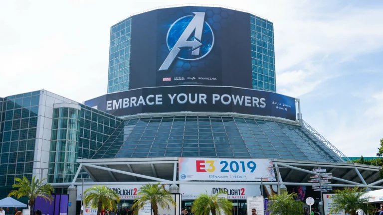 E3