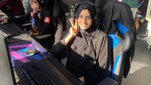 معلومات لا تعرفها عن Moki أول محترفة إماراتية للعبة League Of Legends وقائدة Barzah eSports Moki