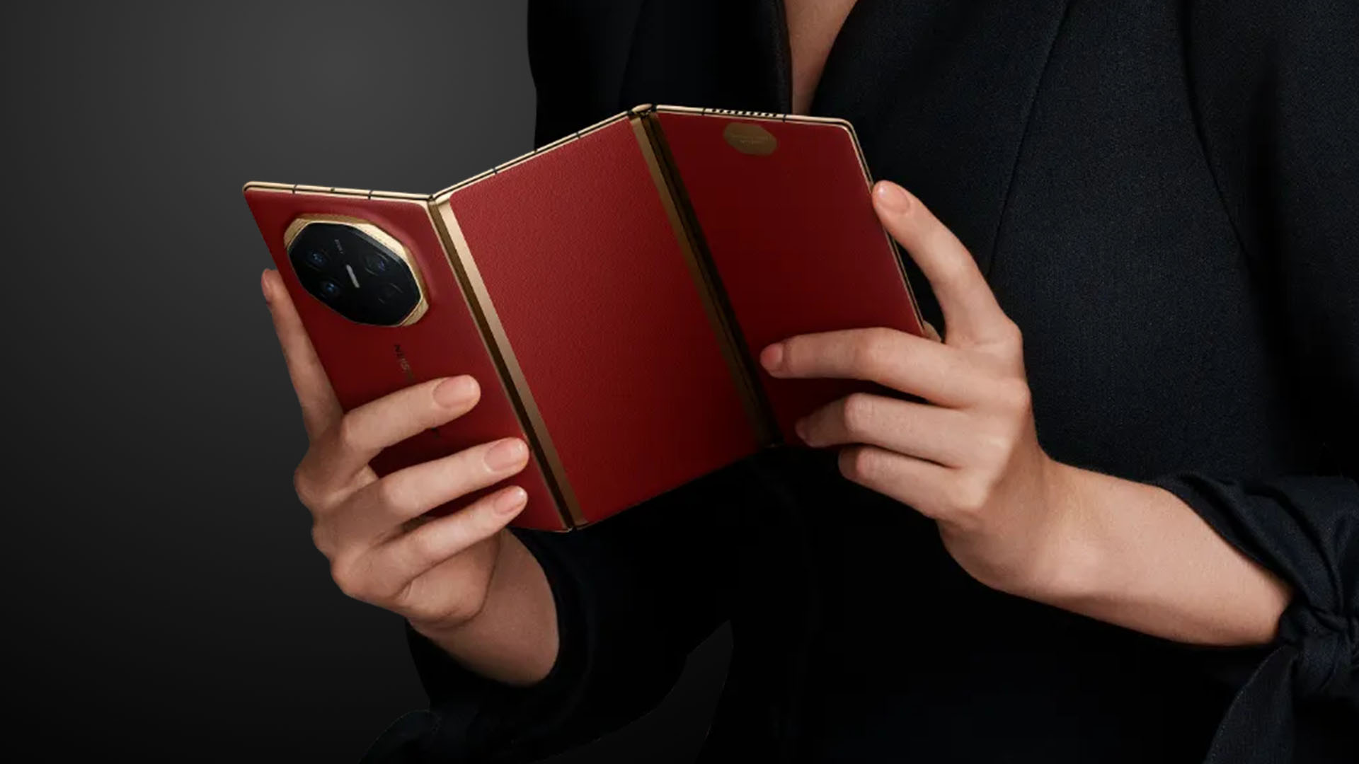 كل ما تريد معرفته عن هاتف Huawei Mate XT: السعر والمواصفات والمزيد كل ما تريد معرفته عن هاتف Huawei Mate XT: السعر والمواصفات والمزيد
