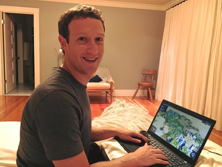 مبتكر فيسبوك محترف في لعبة Civilization