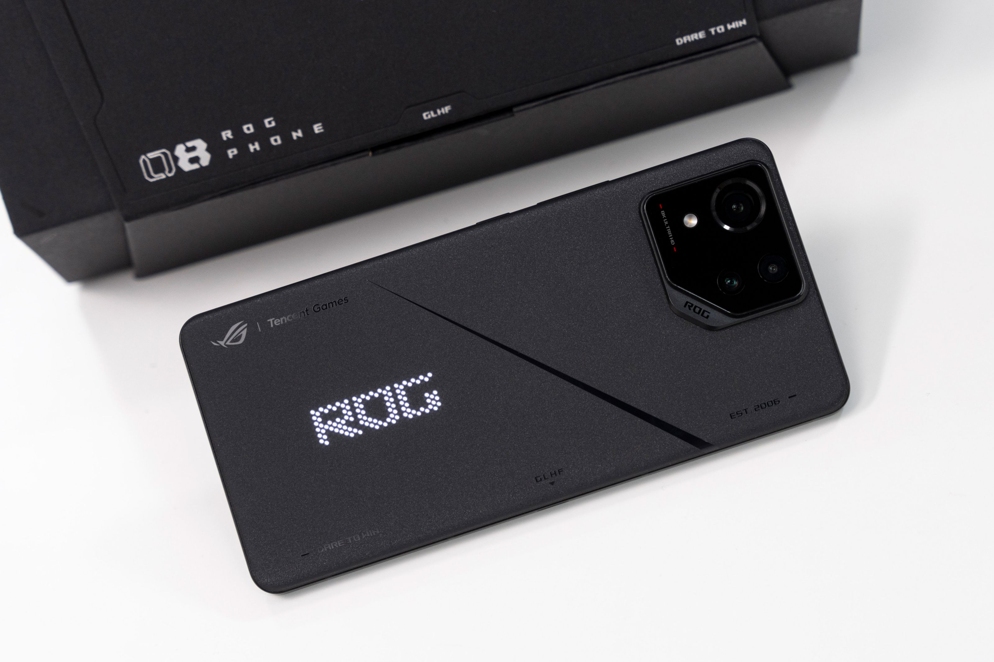 أفضل 10 هواتف للألعاب في 2024: فئات عالية ومتوسطة وبسعر رخيص Asus ROG Phone 8 Pro