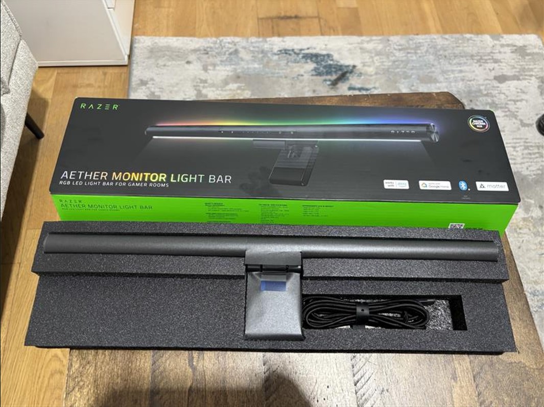 كل ما تريد معرفته عن شريط الضوء Razor Monitor Light Bar Razor Monitor Light Bar
