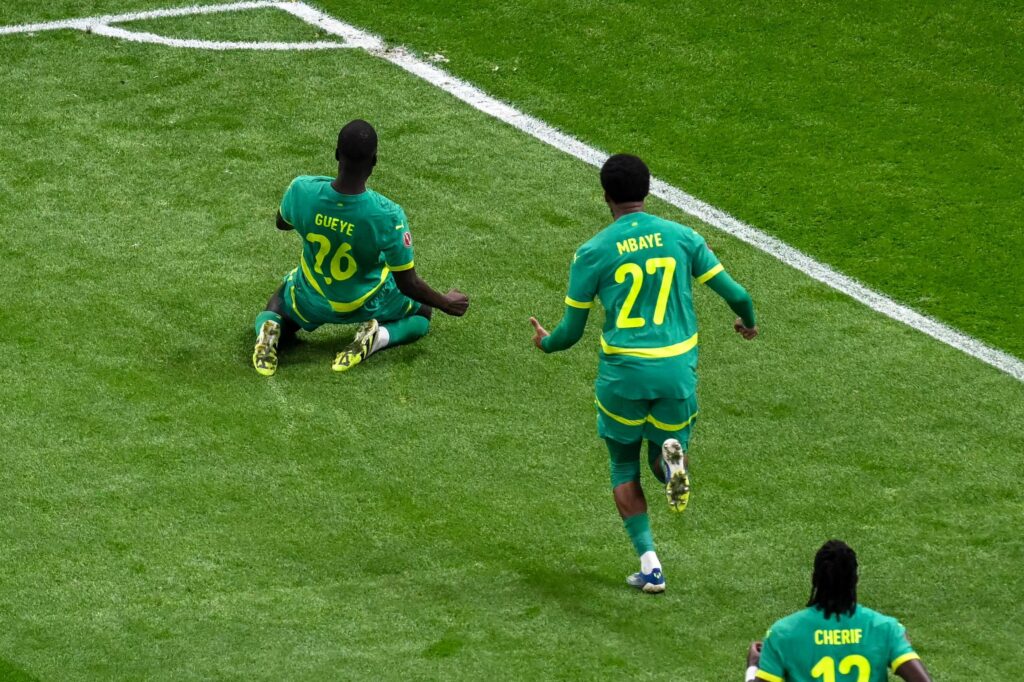 السنغال تكرس العقدة وتتوج بلقب أمم أفريقيا على حساب منتخب المغرب في ليلة درامية
