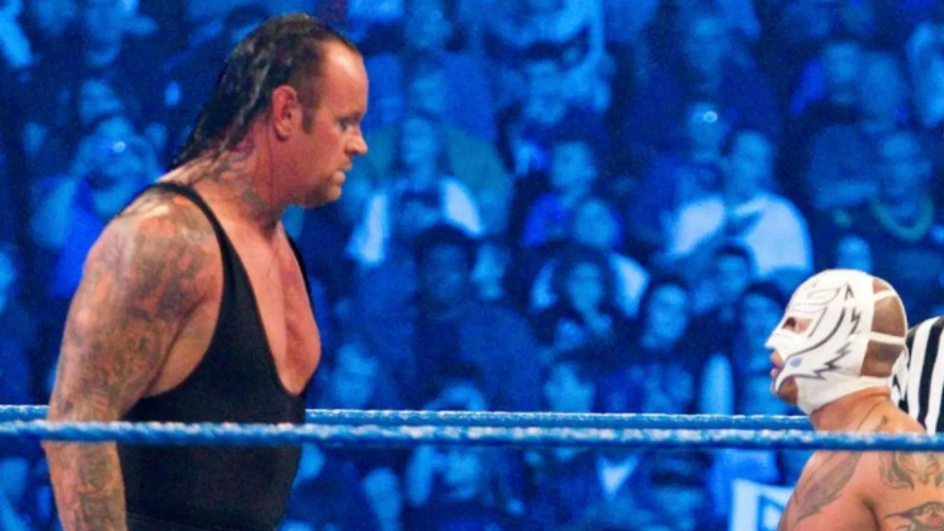 النجم Rey Mysterio أدى إلى إصابة عملاق الحلبة The Undertaker بكسر في الوجه! وهذه هي القصة