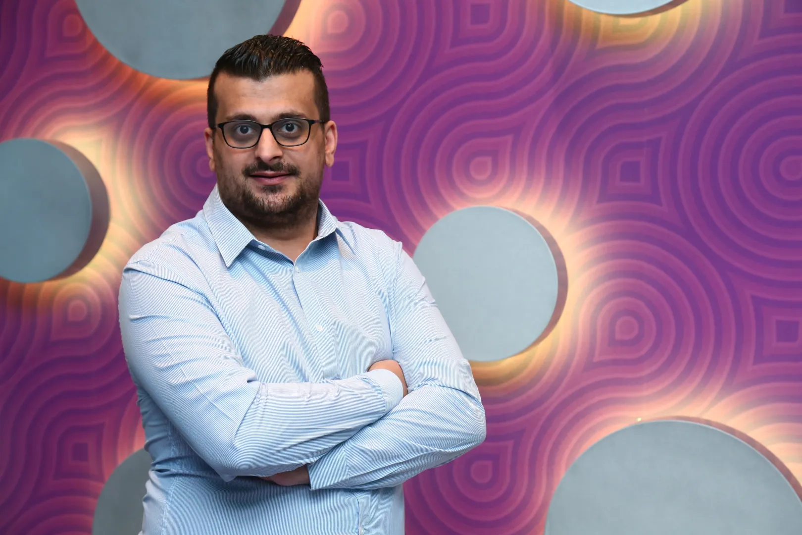تعرف على أسطورة تعليق الرياضات الإلكترونية محمد غفور “L3gend”