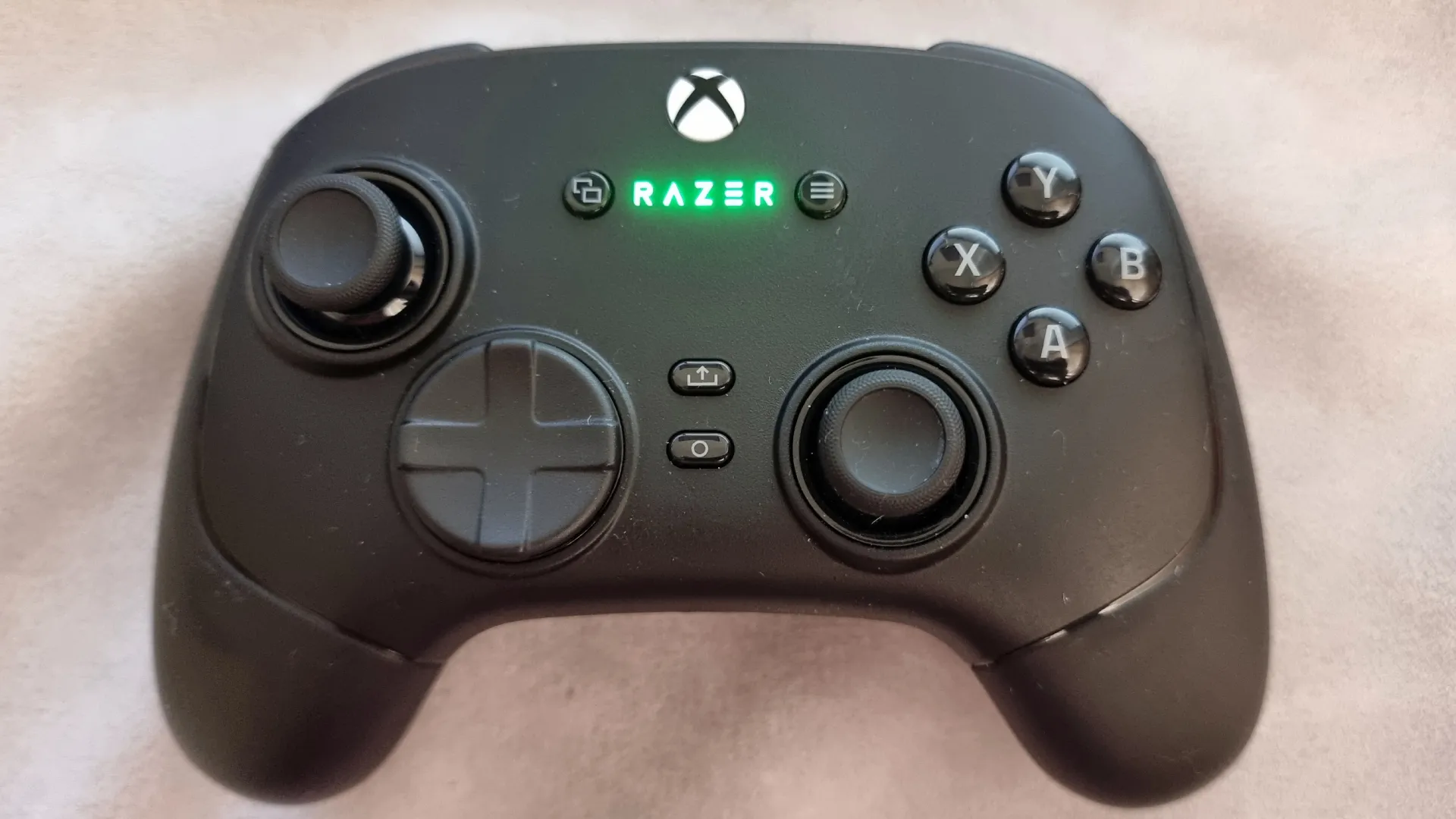 مراجعة Razer Wolverine V3 Pro